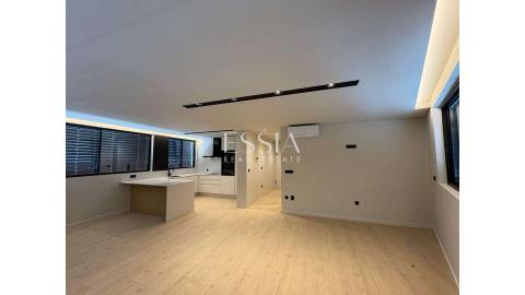 Apartamento T1 com Varanda no Edifício Bismark