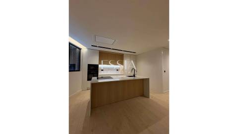 Apartamento T1 com Varanda no Edifício Bismark