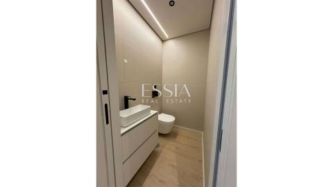 Apartamento T1 com Varanda no Edifício Bismark