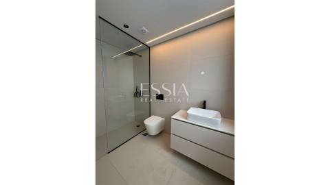 Apartamento T1 com Varanda no Edifício Bismark