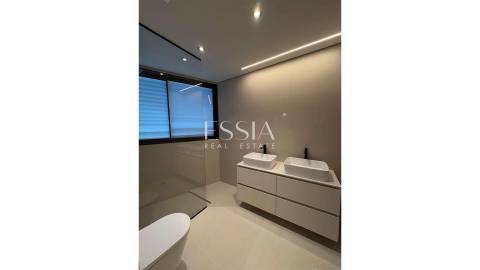 Apartamento T1 com Varanda no Edifício Bismark