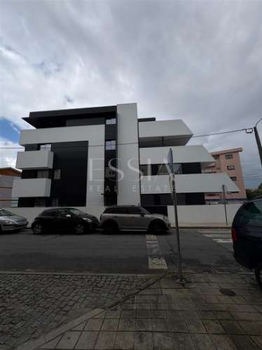 Apartamento T1 com Varanda no Edifício Bismark