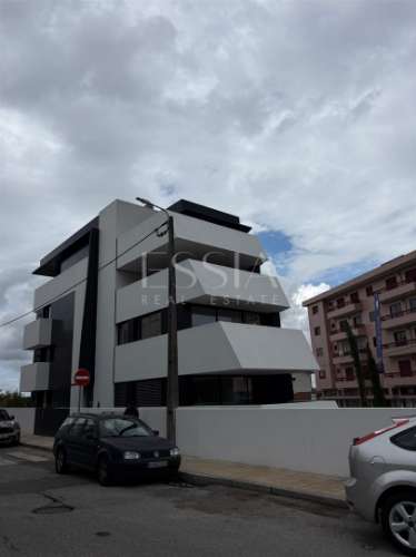 Apartamento T1 com Varanda no Edifício Bismark