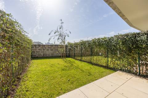Apartamento T2 Duplex com Jardim em Nevogilde
