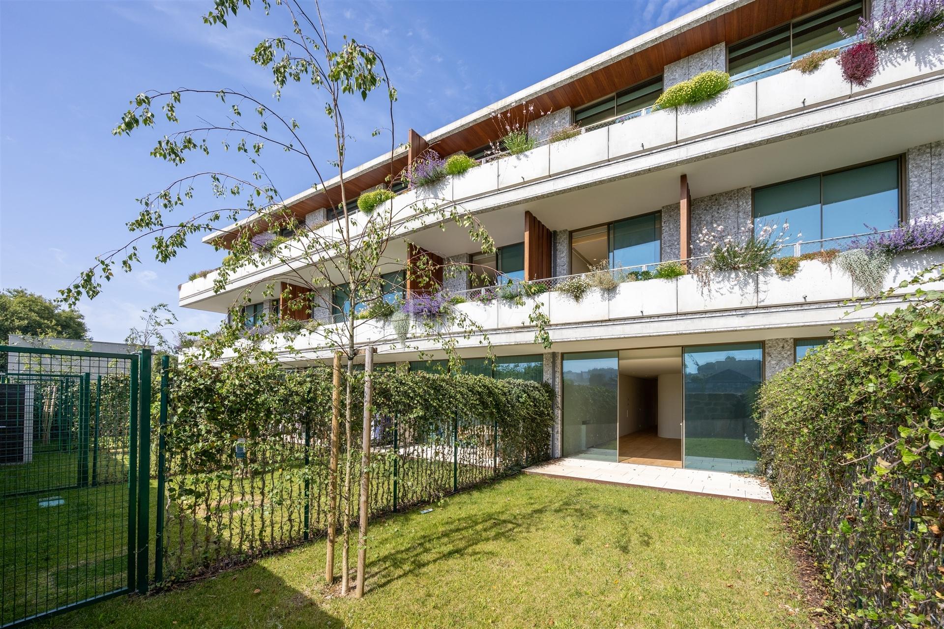 Apartamento T2 Duplex com Jardim em Nevogilde