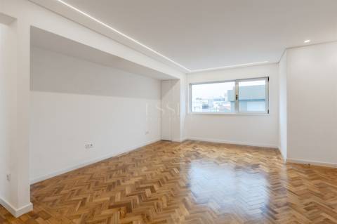 Apartamento T4 Renovado na Baixa do Porto