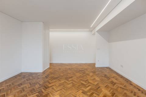 Apartamento T4 Renovado na Baixa do Porto