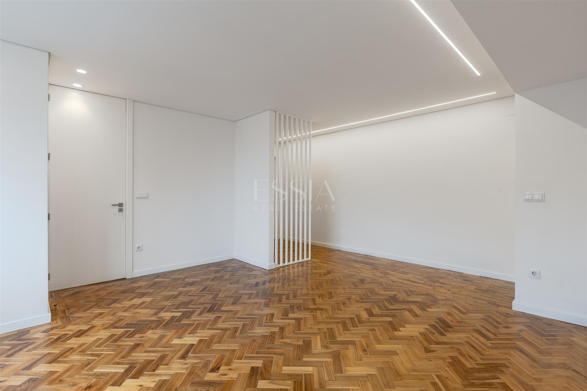 Apartamento T4 Renovado na Baixa do Porto