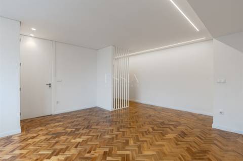 Apartamento T4 Renovado na Baixa do Porto