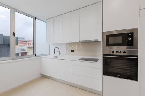 Apartamento T4 Renovado na Baixa do Porto