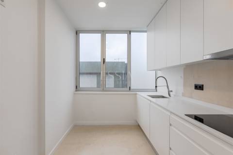 Apartamento T4 Renovado na Baixa do Porto