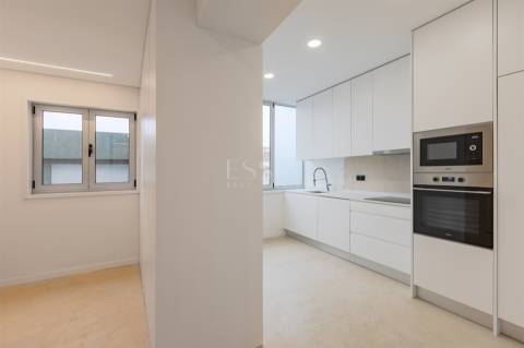 Apartamento T4 Renovado na Baixa do Porto