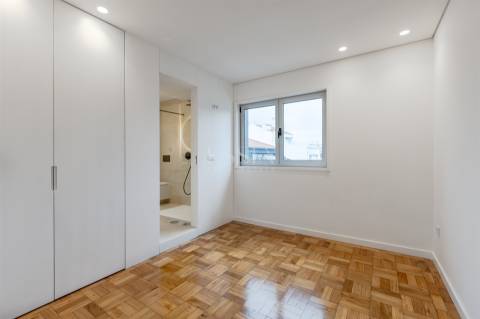 Apartamento T4 Renovado na Baixa do Porto