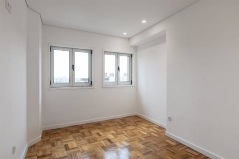 Apartamento T4 Renovado na Baixa do Porto