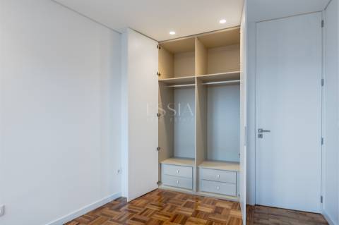 Apartamento T4 Renovado na Baixa do Porto