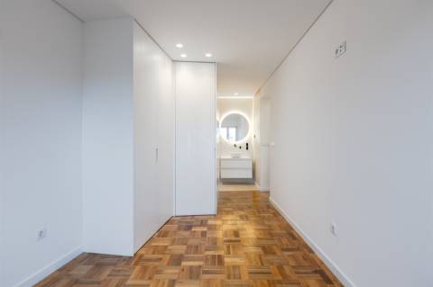 Apartamento T4 Renovado na Baixa do Porto