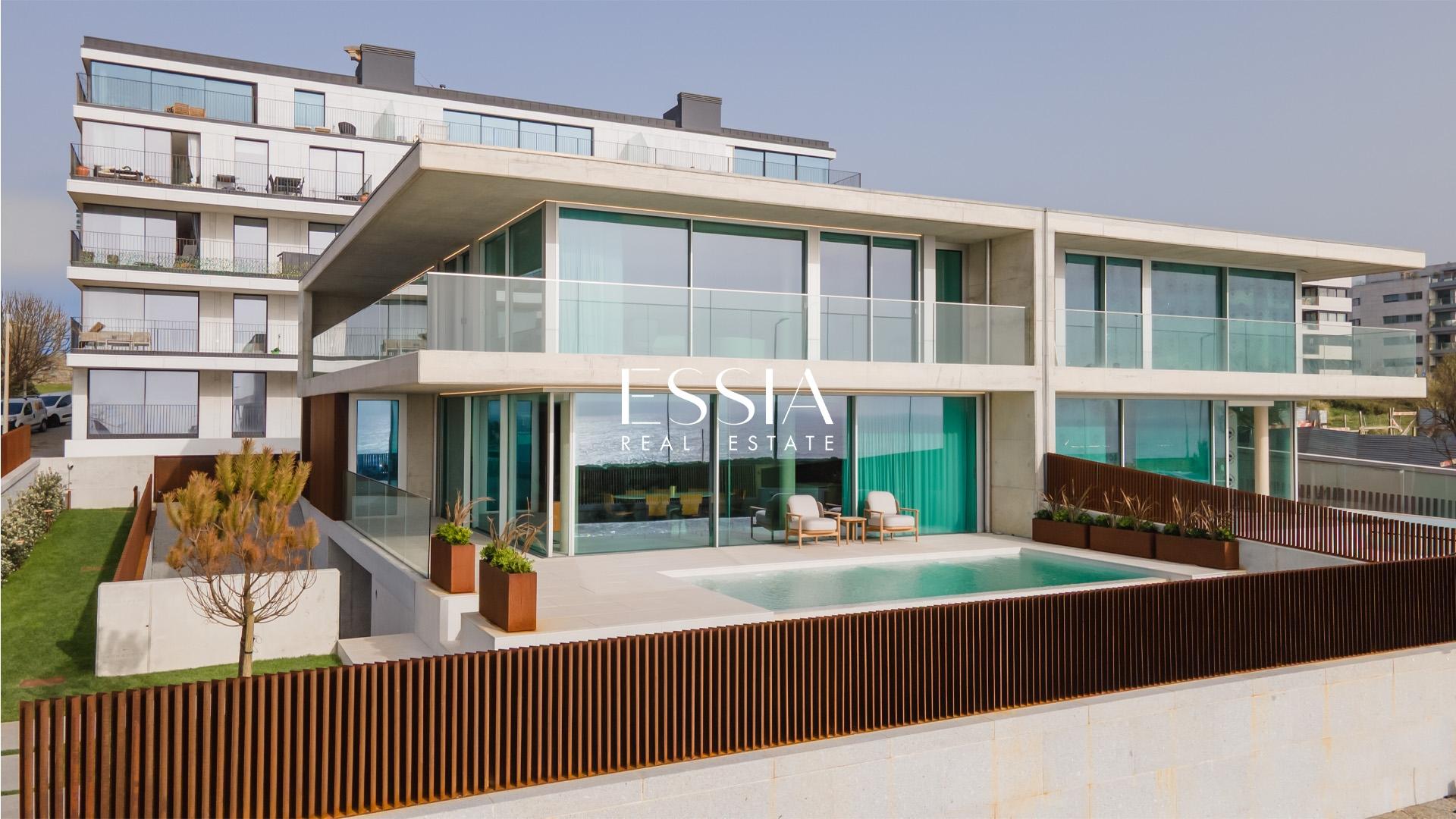 Moradia T4 com Piscina frente ao mar em Gaia