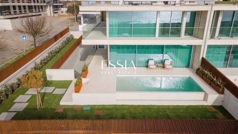 Moradia T4 com Piscina frente ao mar em Gaia