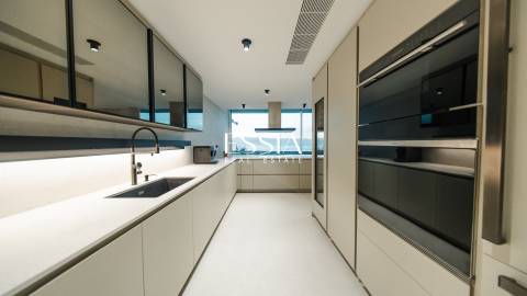Moradia T4 com Piscina frente ao mar em Gaia