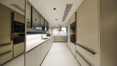 Moradia T4 com Piscina frente ao mar em Gaia