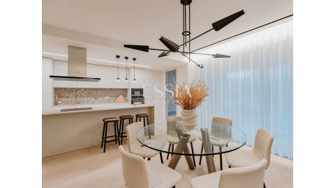 Apartamento T3 com Terraço em Primeira Linha de Mar