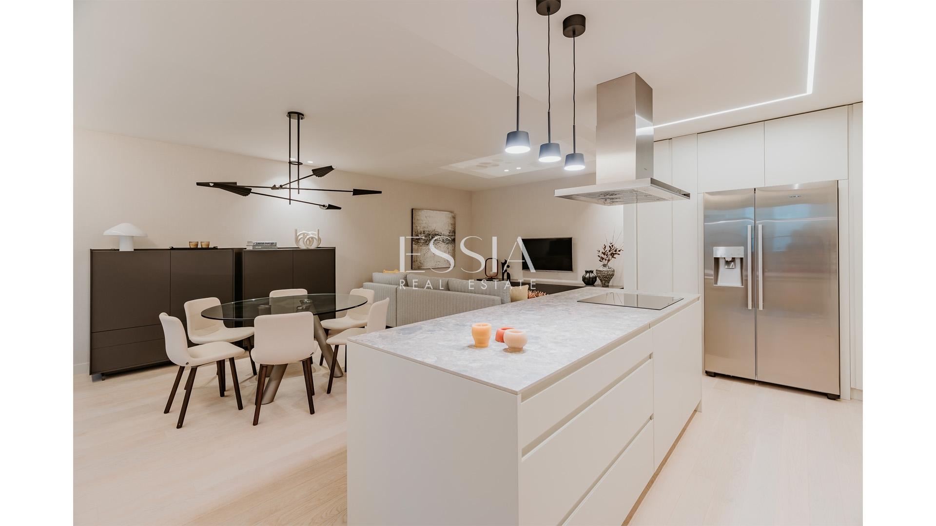 Apartamento T3 com Varanda em Primeira Linha de Mar