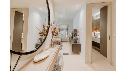 Apartamento T3 com Varanda em Primeira Linha de Mar