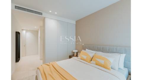 Apartamento T3 com Varanda em Primeira Linha de Mar