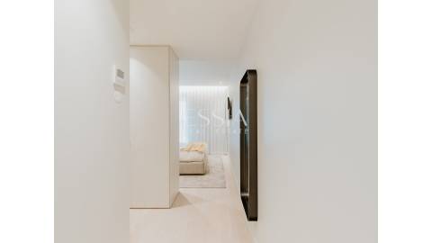 Apartamento T3 com Varanda em Primeira Linha de Mar