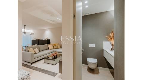 Apartamento T3 com Varanda em Primeira Linha de Mar