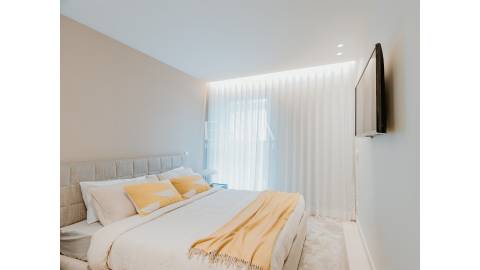 Apartamento T3 com Varanda em Primeira Linha de Mar