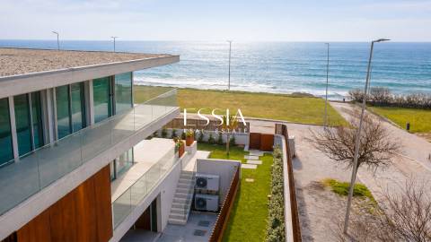 Moradia T4 com Piscina frente ao mar em Gaia