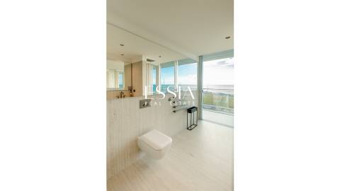 Moradia T4 com Piscina frente ao mar em Gaia