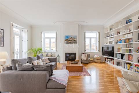 Apartamento T4 na Foz Velha a 150 metros do mar