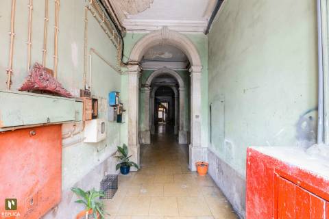 Prédio para reconstrução com projeto aprovado - Baixa do Porto