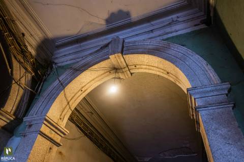 Prédio para reconstrução com projeto aprovado - Baixa do Porto