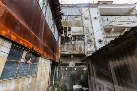 Prédio para reconstrução com projeto aprovado - Baixa do Porto