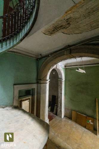 Prédio para reconstrução com projeto aprovado - Baixa do Porto