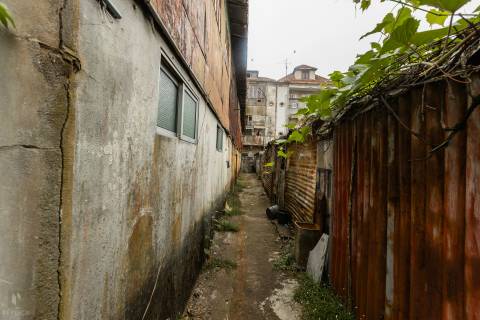 Prédio para reconstrução com projeto aprovado - Baixa do Porto