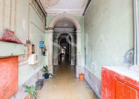 Prédio para reconstrução com projeto aprovado - Baixa do Porto