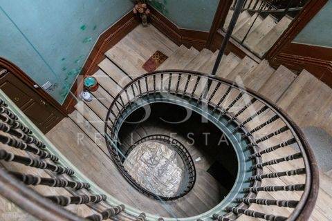 Prédio para reconstrução com projeto aprovado - Baixa do Porto