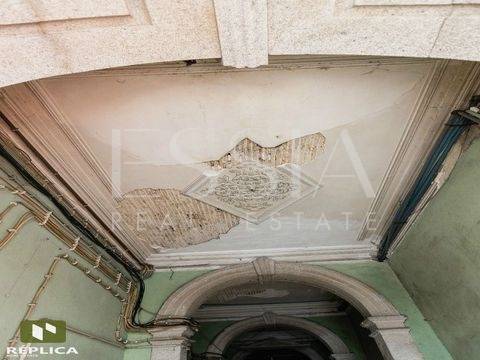 Prédio para reconstrução com projeto aprovado - Baixa do Porto