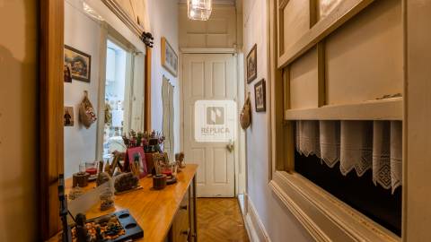 Apartamento T3 com varanda na Ribeira do Porto