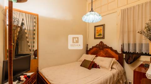 Apartamento T3 com varanda na Ribeira do Porto