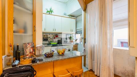 Apartamento T3 com varanda na Ribeira do Porto