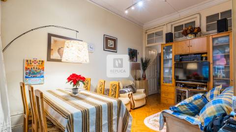 Apartamento T3 com varanda na Ribeira do Porto