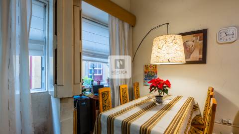 Apartamento T3 com varanda na Ribeira do Porto