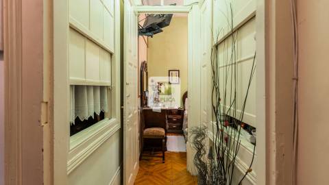 Apartamento T3 com varanda na Ribeira do Porto