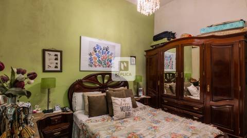 Apartamento T3 com varanda na Ribeira do Porto