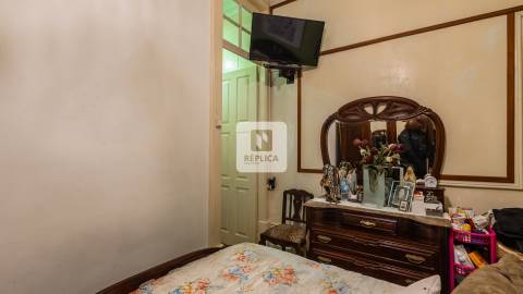 Apartamento T3 com varanda na Ribeira do Porto